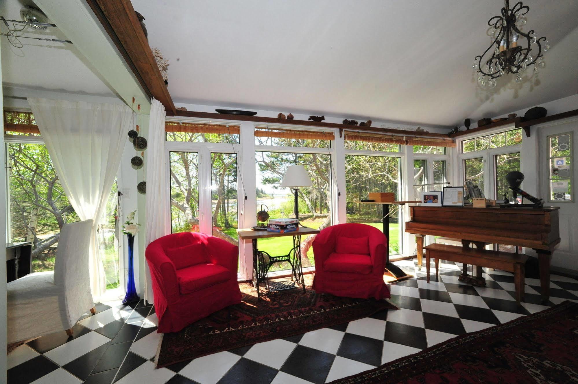 Little Shemogue Inn Bagian luar foto