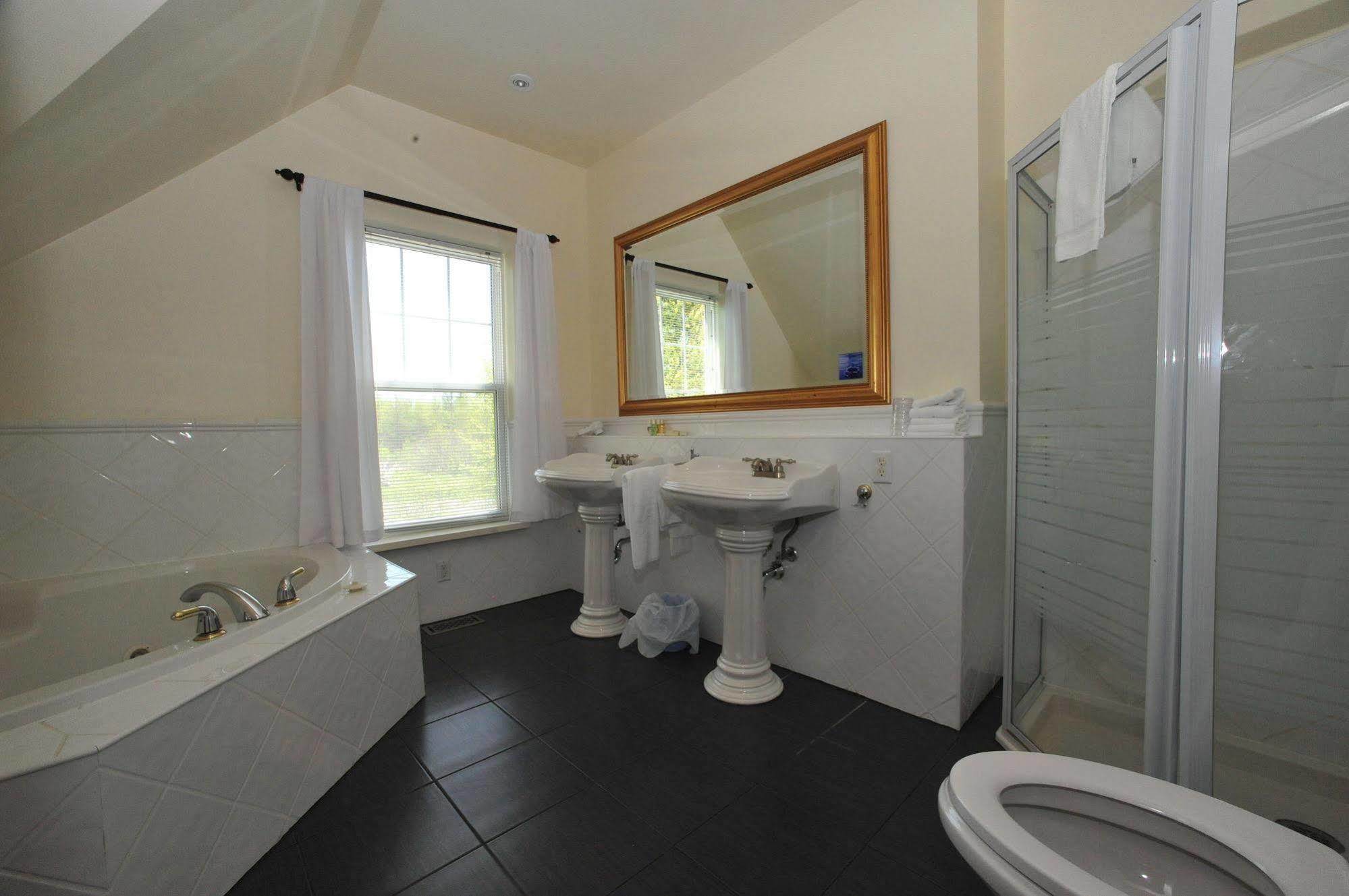 Little Shemogue Inn Bagian luar foto