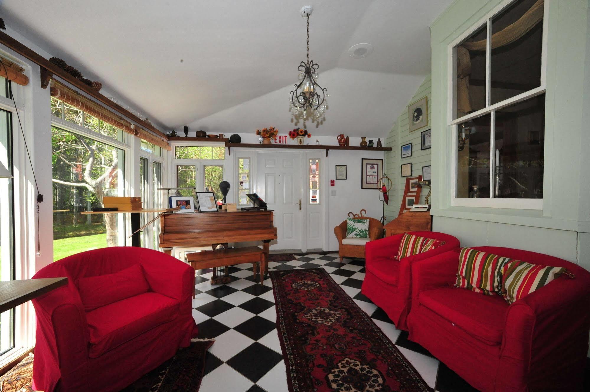 Little Shemogue Inn Bagian luar foto
