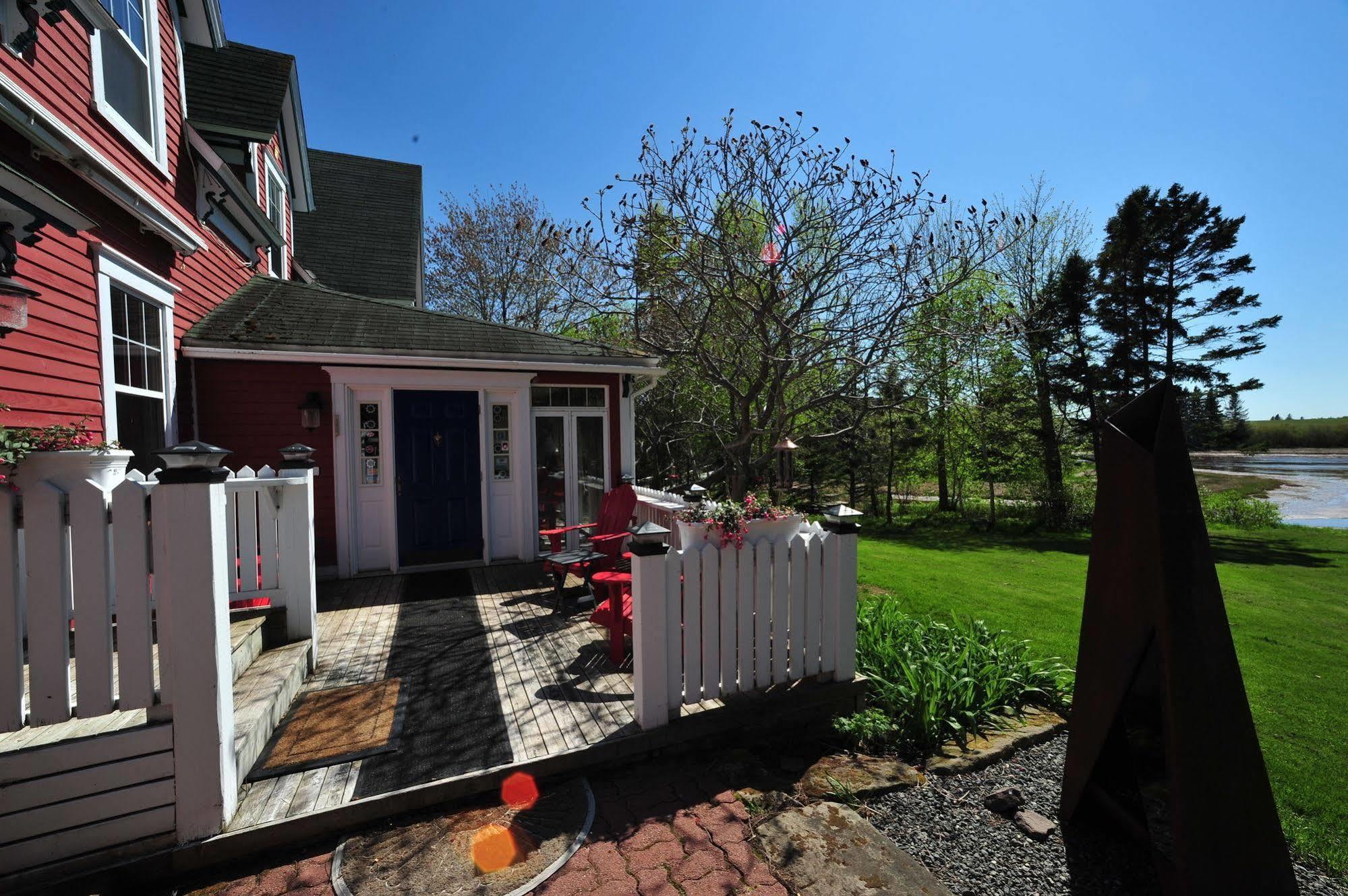 Little Shemogue Inn Bagian luar foto